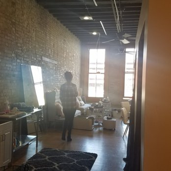 Nula La Nail Studio - Bright open space! Feels good inside, like home! - Nail Salons Near Me - Milwaukee, Wisconsin