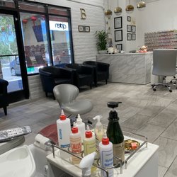HoneyBee Beauty & Nails - Inside