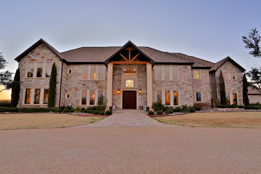 RUSTED OAKS ESTATE Updated June 2024 5742 US Hwy 84, Lawn, Texas