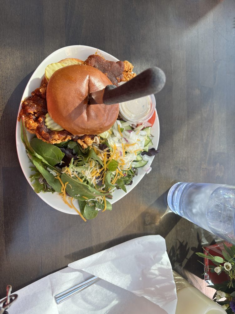 Palate Street Bistro