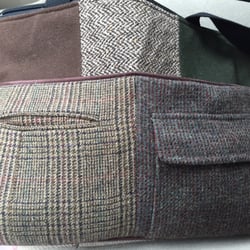 Baabaazuzu - Upcycled handbag from men's suit