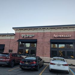 Monelli's - Outside