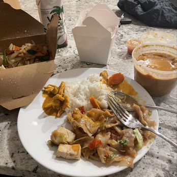 Easy Thai Bend - Masaman curry and Pad Khee-mao - Thai Near Me - Bend, Oregon