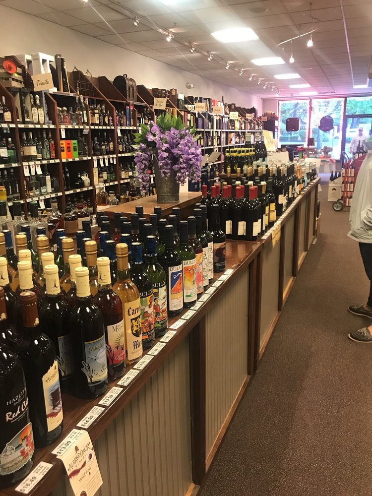 NEWTON WINE & SPIRITS Logo