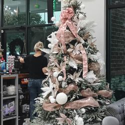 The Nail Lounge and Day Spa