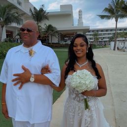 This is the picture of me and my father n law on my wedding day! August 9,2025 in Jamica This is the picture of me and my father n law on my wedding day! August 9,2025 in Jamica