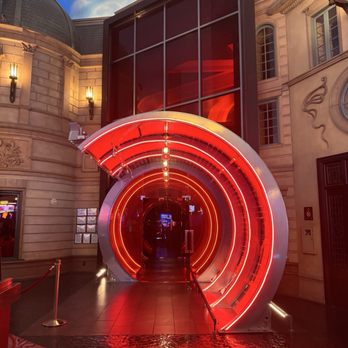 Gordon Ramsay Steak - Entrance Tunnel "the chunnel" - Steakhouses Near Me - Las Vegas, Nevada Gordon Ramsay Steak - Entrance Tunnel "the chunnel" - Steakhouses Near Me - Las Vegas, Nevada