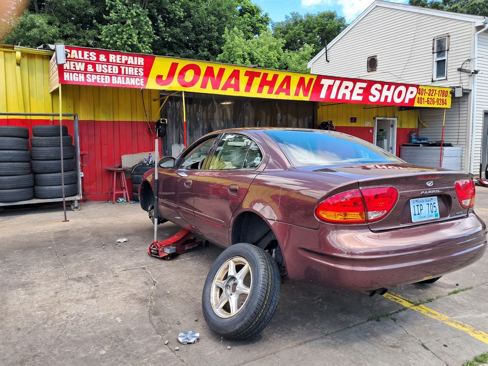 JONATHAN TIRE SHOP Updated September 2024 17 Photos 382 Arnold St, Woonsocket, Rhode
