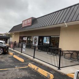 the outside of a restaurant