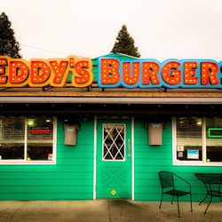 Eddy's Burgers - This place is so cute.