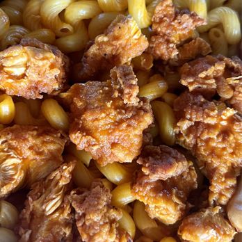 Muddy Cow - Buffalo Chicken Mac & Cheese - Sports Bars Near Me - Coon Rapids, Minnesota
