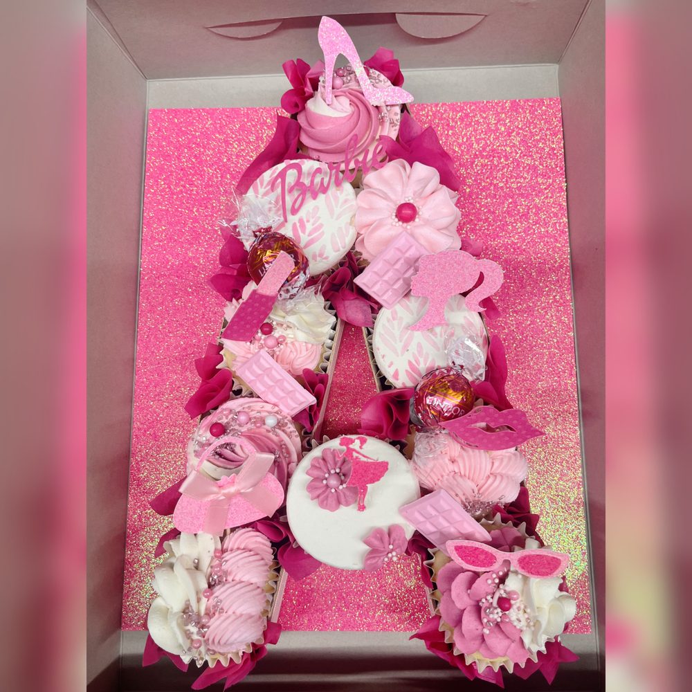 Drizzled Cupcakery Logo