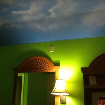 Days Inn - Wall and ceiling - Hotels Near Me - Channelview, Texas Days Inn - Wall and ceiling - Hotels Near Me - Channelview, Texas