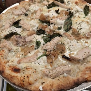 Pizza Domenica - White with chicken - Pizza Near Me - New Orleans, Louisiana Pizza Domenica - White with chicken - Pizza Near Me - New Orleans, Louisiana