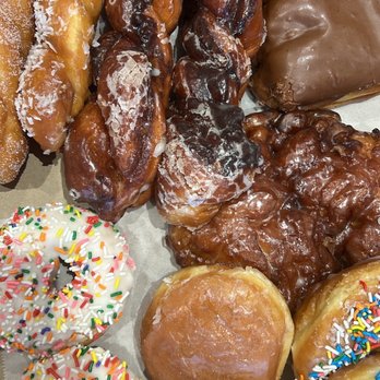 Friendly Donuts - Dozen Premium Classic - Donuts Near Me - Orange, California Friendly Donuts - Dozen Premium Classic - Donuts Near Me - Orange, California