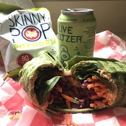 Veggie hummus wrap