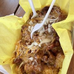 EdeBees Snack Shack - Chilli tater tots