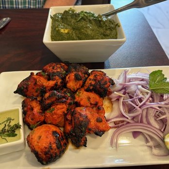 Spiceland Indian Kitchen - The tandoori chicken was very tender and saag paneer was fluffy and delicious - Indian Near Me - Los Angeles, California
