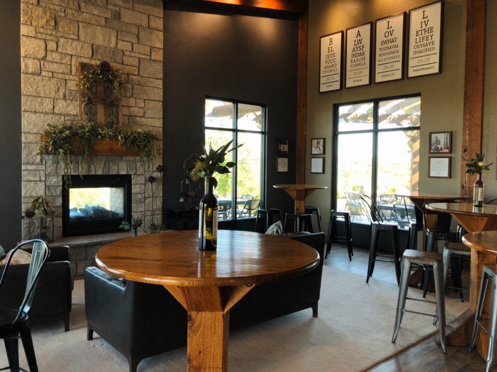 Liquid Art Winery and Estate, Manhattan Roadtrippers