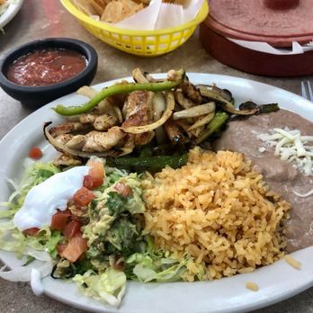 El Salitre - Fajita Lunch - Mexican Near Me - Schiller Park, Illinois