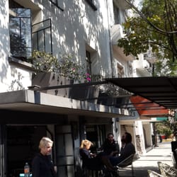 Hostel Staying Barefoot - Café y entrada al hostal.