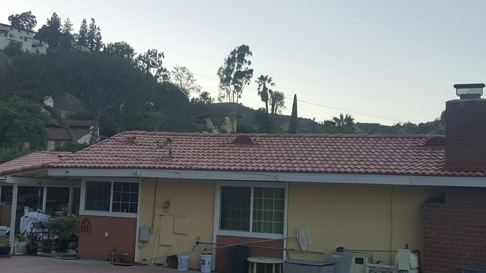 Slide of Silvestre Roofing