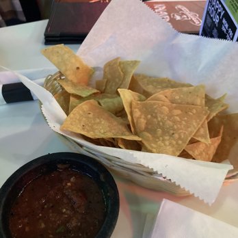 Kalaveras - Complimentary chips & salsa that had a little bit of kick to it - Cocktail Bars Near Me - Hollywood, California