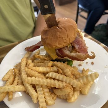 Fava's Restaurant - Coffee & Tea Near Me - Georgetown, Kentucky