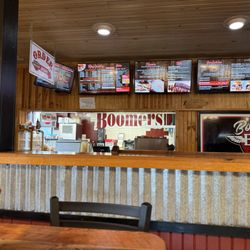 Boomers BBQ - Ordering counter and menu boards
