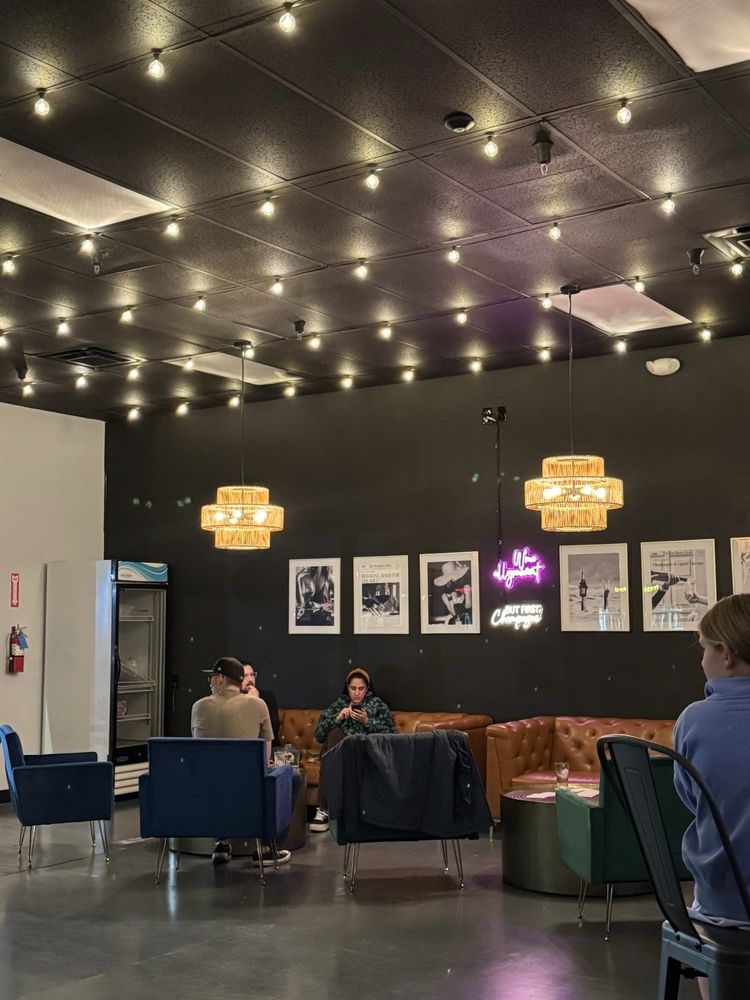 Hopsology Taproom & Wine Bar