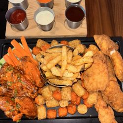 Flanker Kitchen + Sports Bar - Sampler platter