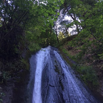 Wahclella Falls Hike - Waterfall on top of the bridge - Hiking Near Me - Bonneville, Oregon Wahclella Falls Hike - Waterfall on top of the bridge - Hiking Near Me - Bonneville, Oregon