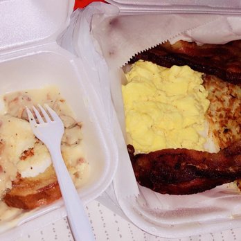Page's Diner - Eggs bacon hash brown with a side of biscuit & gravy!! - Diners Near Me - Santa Rosa, California