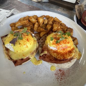 Blueberry's Grill - Eggs Benedict - Breakfast & Brunch Near Me - Myrtle Beach, South Carolina