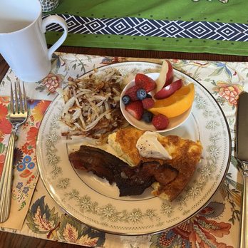 The Carolina Bed & Breakfast - Hearty Breakfast: quiche, hashbrowns, best bacon, fresh fruit cup & trifecta bevies: coffee, oj, water. - Bed & Breakfast Near Me - Helena, Montana The Carolina Bed & Breakfast - Hearty Breakfast: quiche, hashbrowns, best bacon, fresh fruit cup & trifecta bevies: coffee, oj, water. - Bed & Breakfast Near Me - Helena, Montana