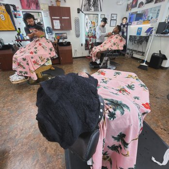 Linked Up Barbering - Hot Towel Service - Barbers Near Me - Mooresville, North Carolina