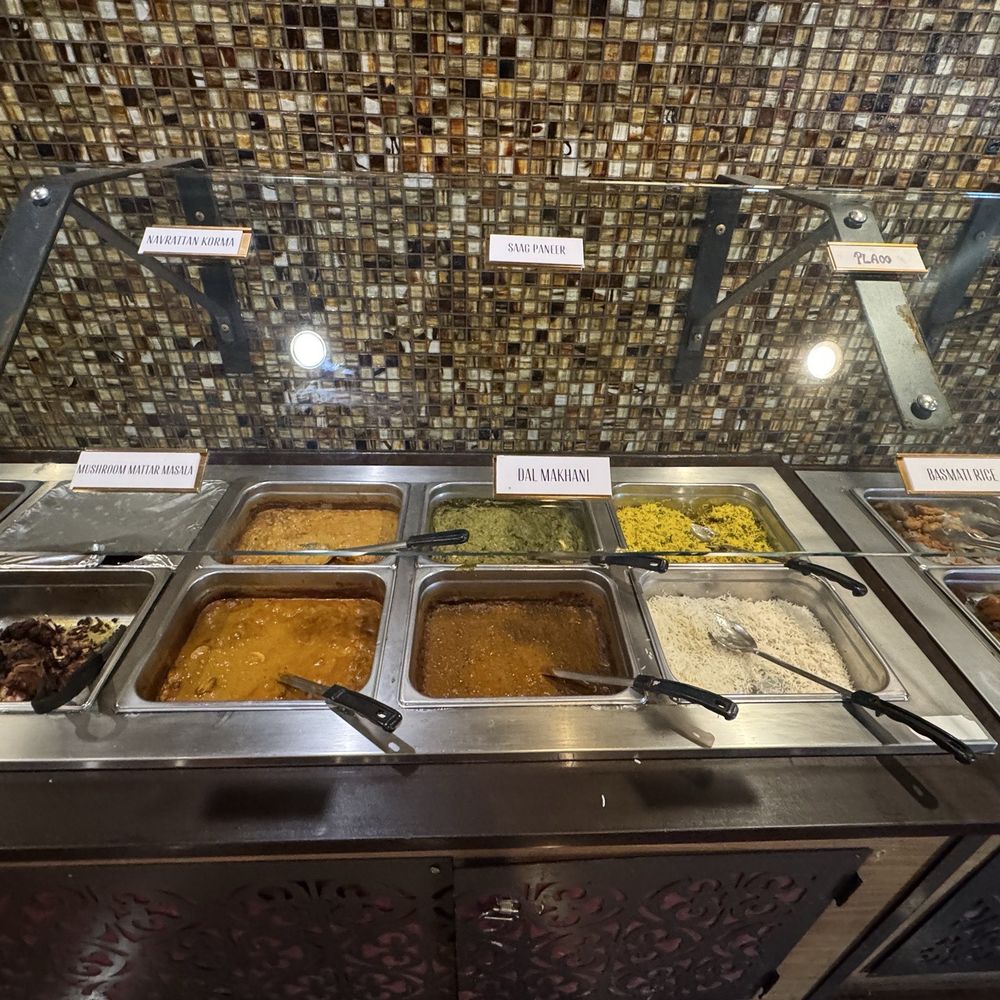 Buffet - items empty or covered and no taste Buffet - items empty or covered and no taste