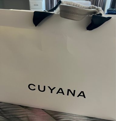 Cuyana by null
