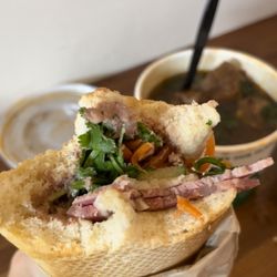 Banh Mi & Ti