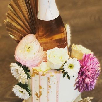 T'antay Miami Cakes - bottle of champagne and flowers - Custom Cakes Near Me T'antay Miami Cakes - bottle of champagne and flowers - Custom Cakes Near Me