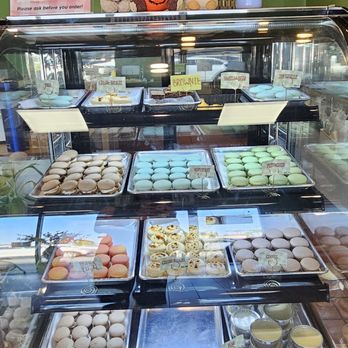 Sweet Mood Vietnamese Chè & Macarons - Macaron Selection $2.75 each- Yummy! - Desserts Near Me - Westminster, California