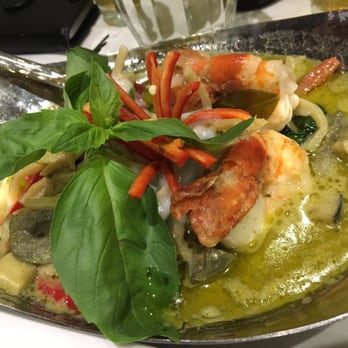 Chaopraya Eat Thai - Green curry with King prawns - Thai Near Me - London, XGL Chaopraya Eat Thai - Green curry with King prawns - Thai Near Me - London, XGL