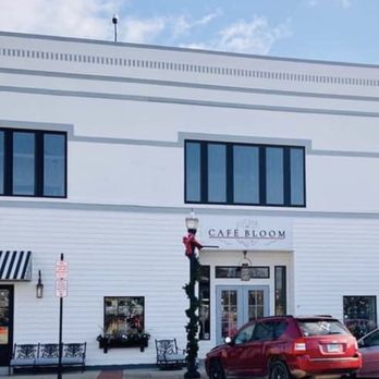 Café Bloom - Cafe' Bloom on historic Benton Square - Desserts Near Me - Benton, Illinois