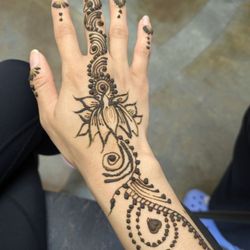Mystique Threading Salon - Lotus themed henna
