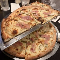 Pear a dice pizza Pear a dice pizza