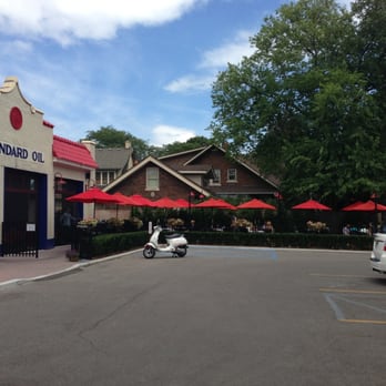 Red Crown Quality Eats - Outside seating - American Near Me - Grosse Pointe Park, Michigan
