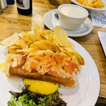 Side Street Cafe - Lobster roll - American Near Me - Bar Harbor, Maine