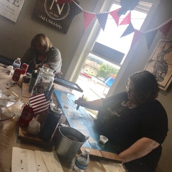 Board & Brush - Paint & Sip Near Me - Carmel, Indiana