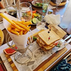 Safari Lounge - Sandwich med kylling.