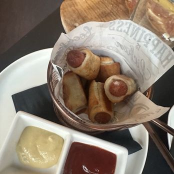 Barroom - Piggies in blankies - Cocktail Bars Near Me - Harrison, New York